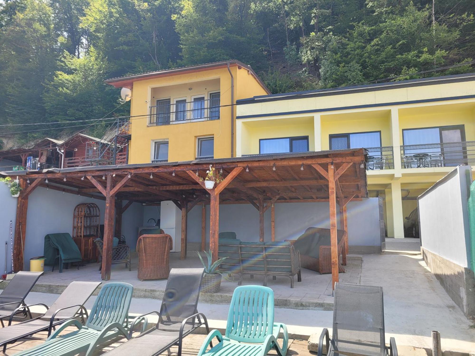 Casa Beasarah. Dubova